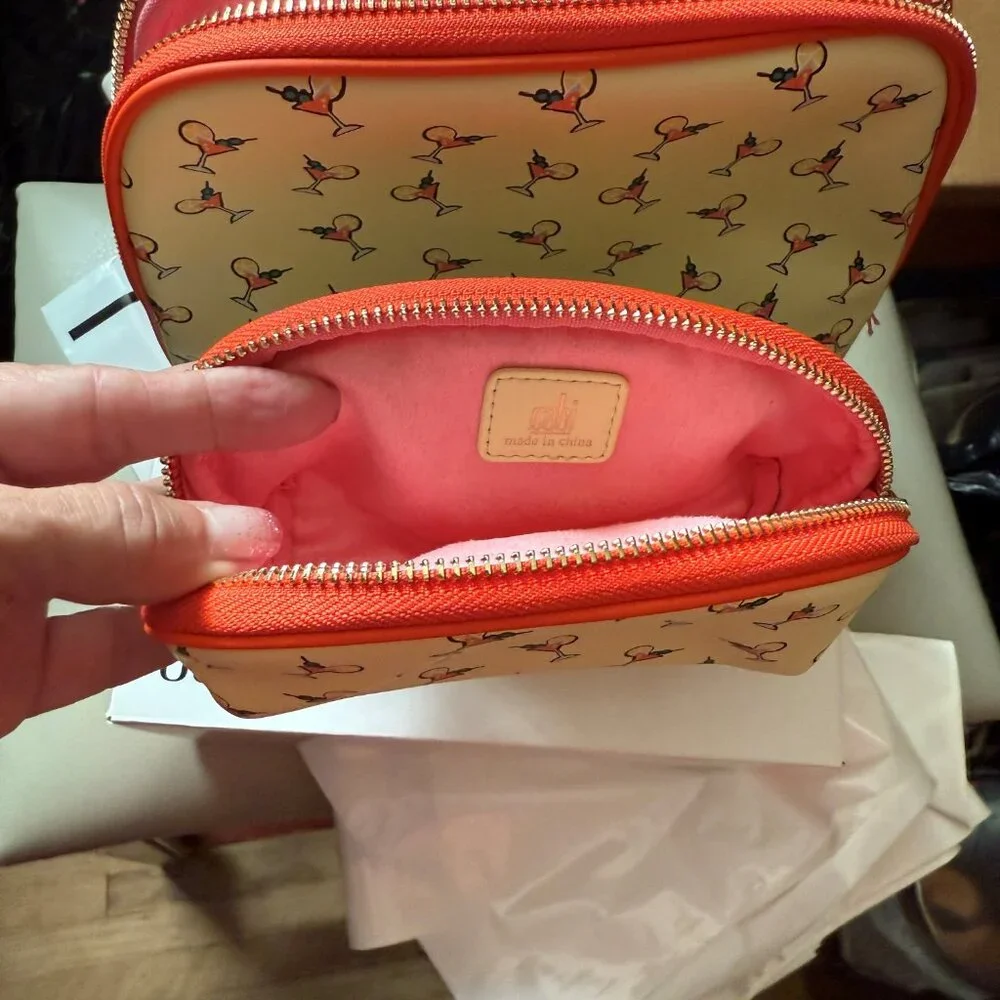 2 cabi makeup/travel bags - Picture 5 of 5